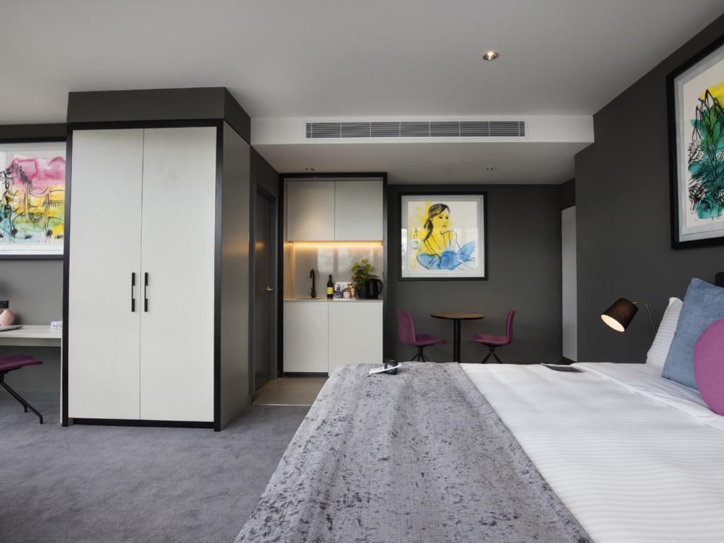 Art Series - The Chen Box Hill Extérieur photo A room at the Hotel