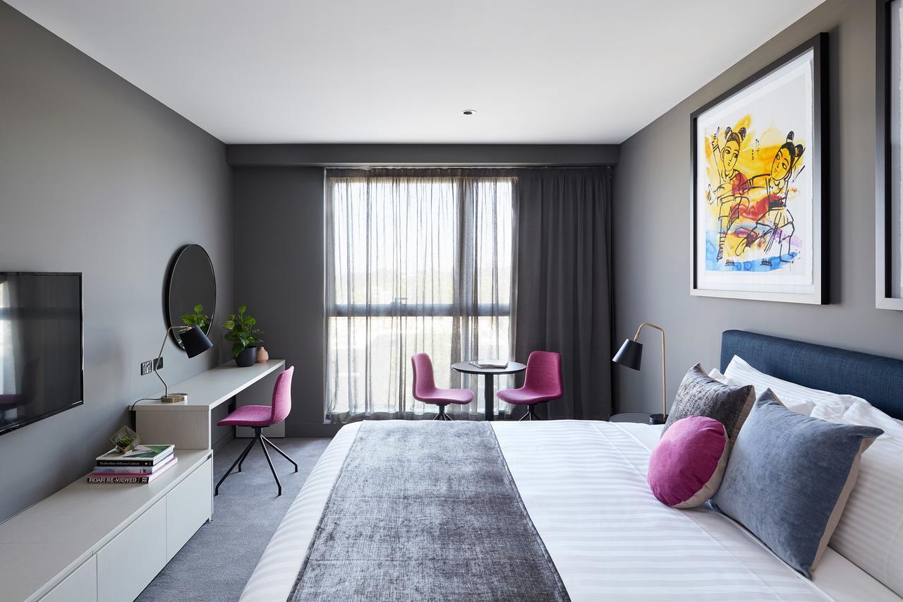 Art Series - The Chen Box Hill Extérieur photo A room at the hotel
