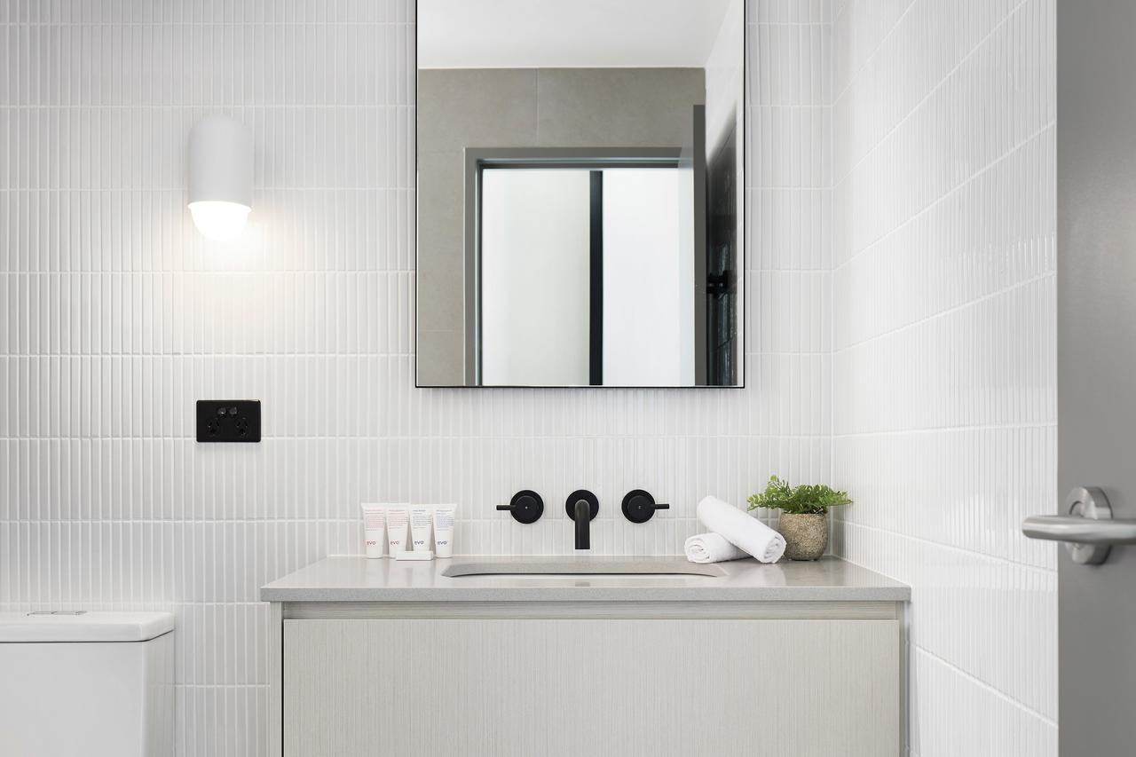 Art Series - The Chen Box Hill Extérieur photo Bathroom with white subway tiles