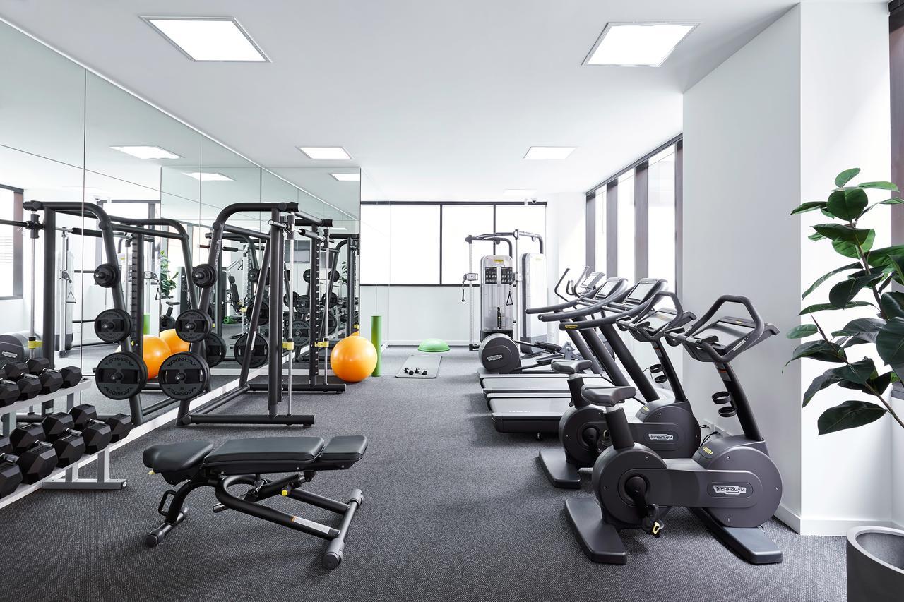 Art Series - The Chen Box Hill Extérieur photo A typical gym