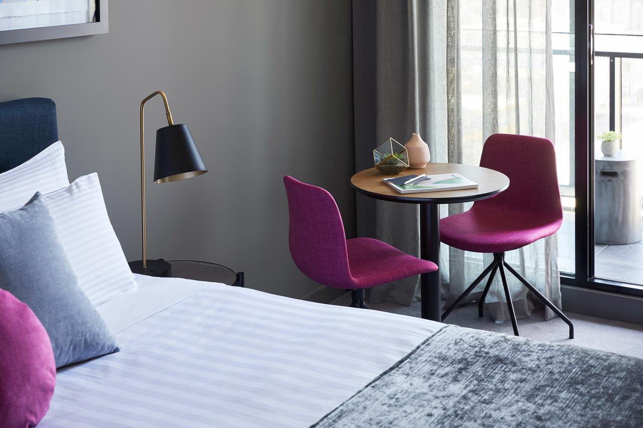 Art Series - The Chen Box Hill Extérieur photo A room at the Hotel